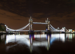 Illustration for article titled London Bridge Dons an LED Gown for Queen's Diamond Jubilee